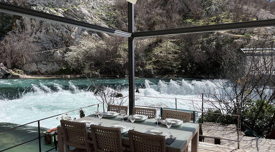 Cliff Dining